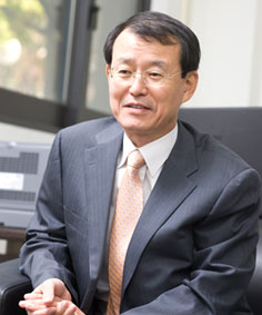 Manhee Han Chairman